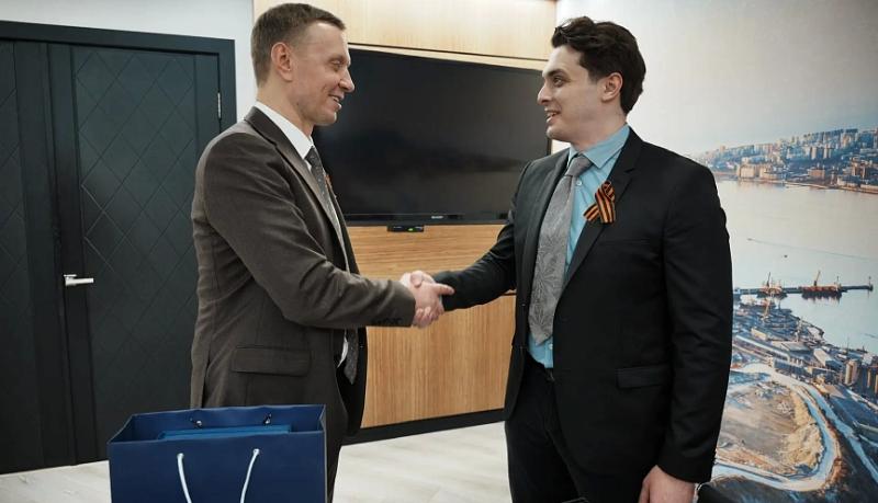 Город-герой Новороссийск получил в дар ценные реликвии от потомков Героя Советского Союза майора Цезаря Львовича Куникова