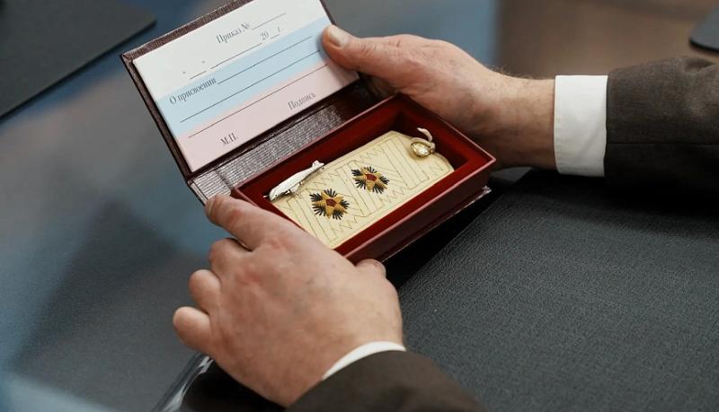 Город-герой Новороссийск получил в дар ценные реликвии от потомков Героя Советского Союза майора Цезаря Львовича Куникова