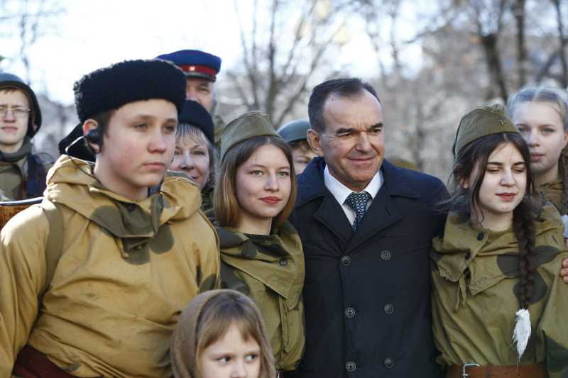 Губернатор Вениамин Кондратьев пообщался с участниками реконструкции боя за освобождение Краснодара 