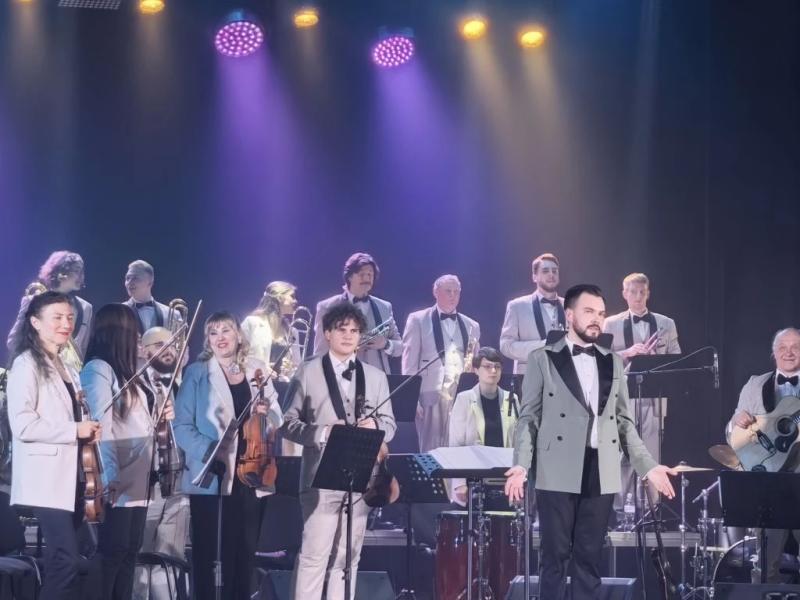 На концерте оркестра Поля Мориа житель Новороссийска под аплодисменты признался в любви супруге