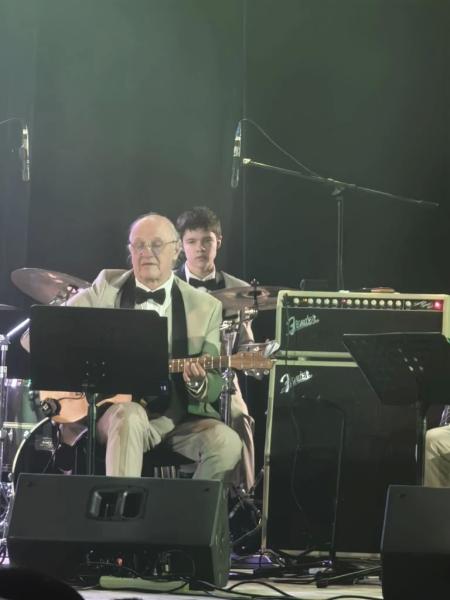 На концерте оркестра Поля Мориа житель Новороссийска под аплодисменты признался в любви супруге