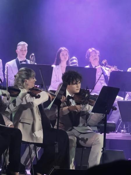 На концерте оркестра Поля Мориа житель Новороссийска под аплодисменты признался в любви супруге