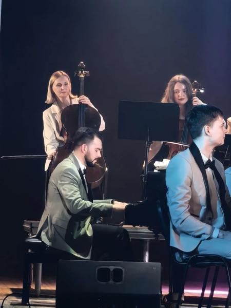 На концерте оркестра Поля Мориа житель Новороссийска под аплодисменты признался в любви супруге