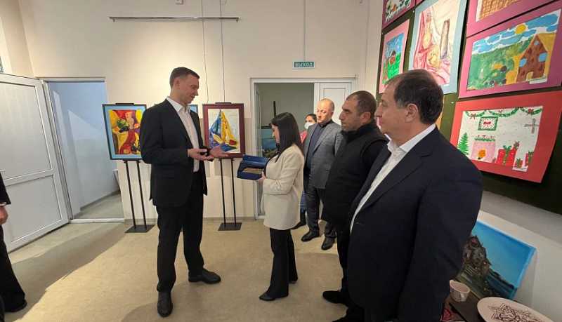 Новороссийская делегация посетила в Гаваре общеобразовательные школы