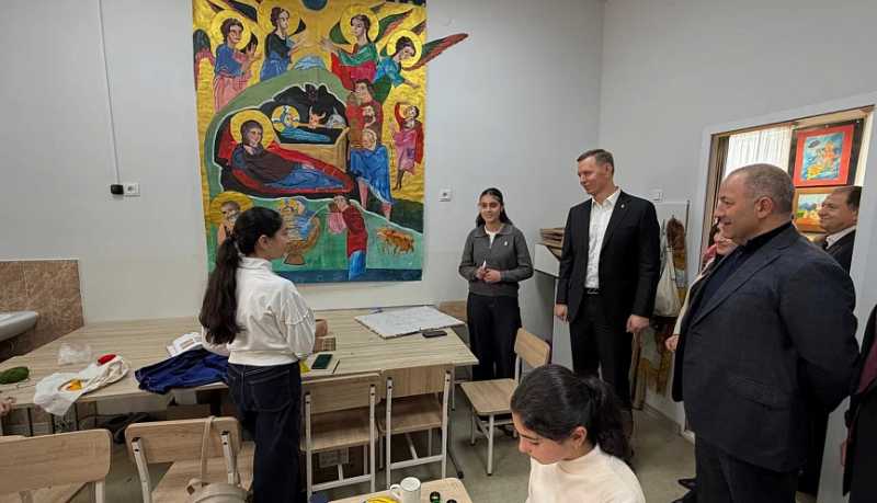 Новороссийская делегация посетила в Гаваре общеобразовательные школы