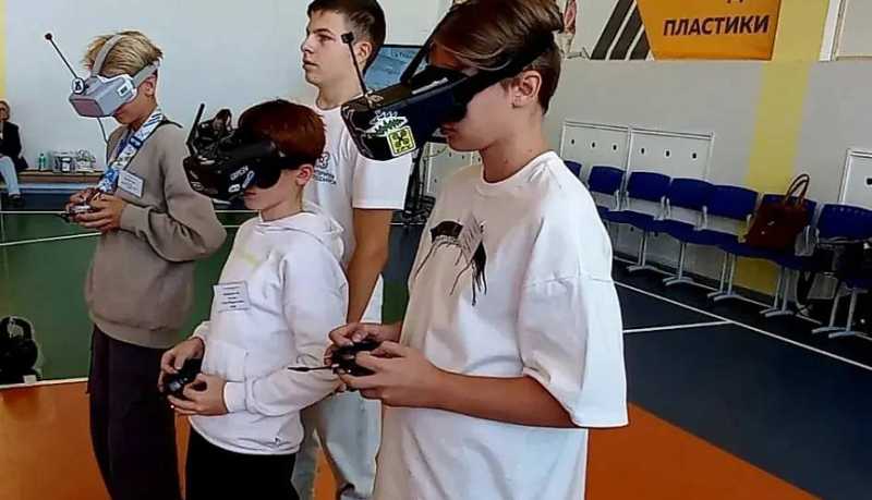 Новороссийская молодежь осваивает технологичный спорт и навыки управления дронами