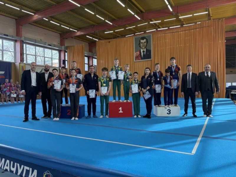 Новороссийские акробаты стали победителями и призерами чемпионата и первенства ЮФО