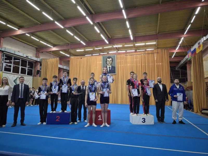 Новороссийские акробаты стали победителями и призерами чемпионата и первенства ЮФО