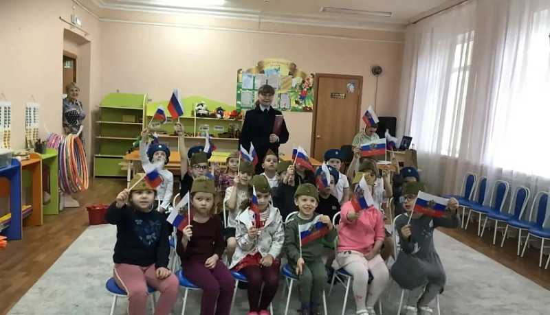 Новороссийские полицейские рассказали дошколятам о защитниках Отечества и провели познавательную викторину