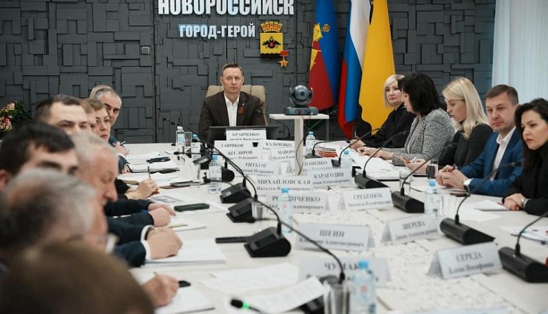 Подготовку двух масштабных форумов и создание аллеи Героев обсудили на очередном планерном совещании в администрации Новороссийска