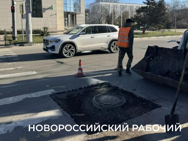 Сегодня в Новороссийске началась подготовка к ремонту ям на дорогах