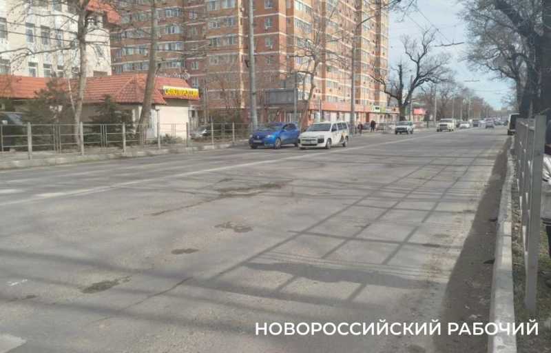 Сегодня в Новороссийске началась подготовка к ремонту ям на дорогах