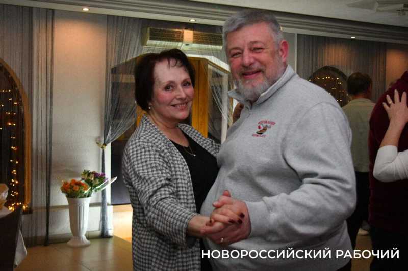 Школьная любовь, учителя и шалости. В Новороссийске прошли встречи выпускников