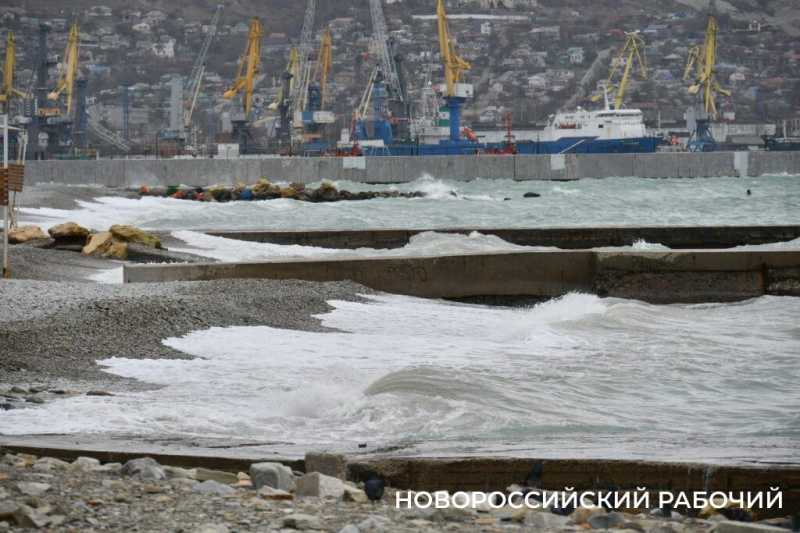 Штормы разрушают центральный горпляж Новороссийска. Фоторепортаж «НР»