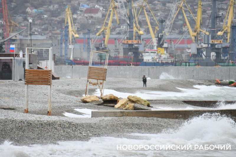 Штормы разрушают центральный горпляж Новороссийска. Фоторепортаж «НР»