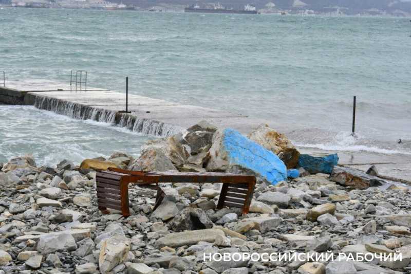 Штормы разрушают центральный горпляж Новороссийска. Фоторепортаж «НР»