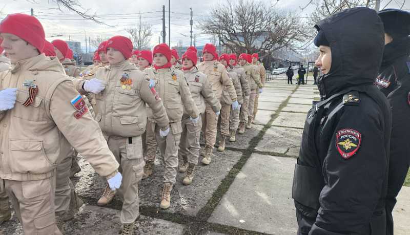 Сотрудники полиции Новороссийска почтили героев Малой земли