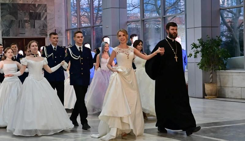 Сретенский бал объединил православную молодежь Новороссийска