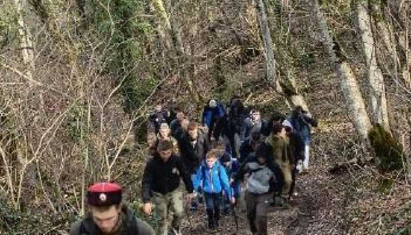 Студенты и школьники Новороссийска стали участниками патриотического похода по местам боевой славы в окрестностях города-героя