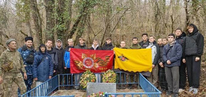 Студенты и школьники Новороссийска стали участниками патриотического похода по местам боевой славы в окрестностях города-героя