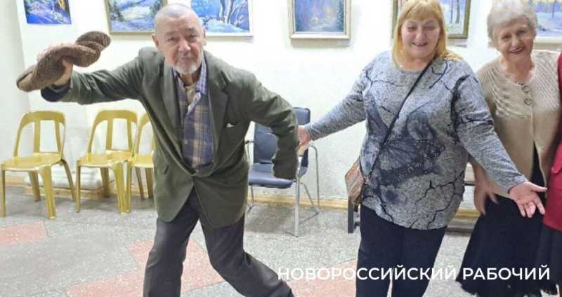 Танцы &mdash; это терапия одиночества! В Новороссийске на вечеринках &laquo;60+&raquo; люди дружат, общаются и женятся