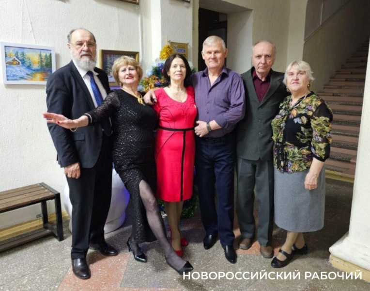Танцы &mdash; это терапия одиночества! В Новороссийске на вечеринках &laquo;60+&raquo; люди дружат, общаются и женятся