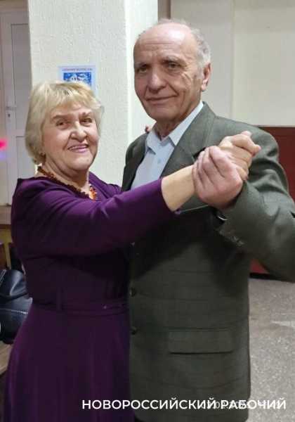 Танцы &mdash; это терапия одиночества! В Новороссийске на вечеринках &laquo;60+&raquo; люди дружат, общаются и женятся