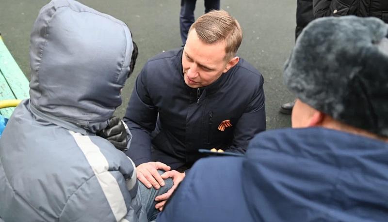 У дома ветерана &ndash; защитника Новороссийска Леонида Нанояна провели индивидуальный парад