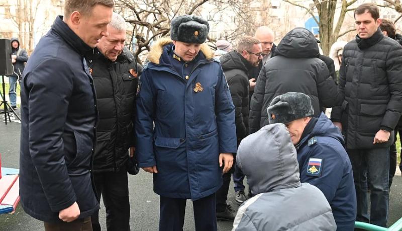 У дома ветерана &ndash; защитника Новороссийска Леонида Нанояна провели индивидуальный парад