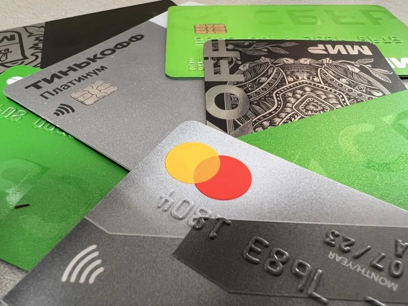 Установят &laquo;разумный предел&raquo; &mdash; не более 20 банковских карт каждому