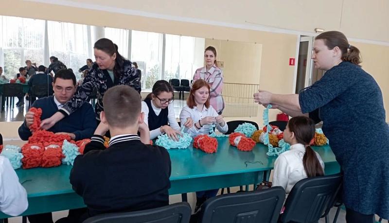 В Центре творчества и ремесел Абрау-Дюрсо особенных ребят обучают рукоделию
