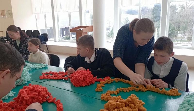 В Центре творчества и ремесел Абрау-Дюрсо особенных ребят обучают рукоделию