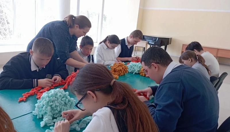 В Центре творчества и ремесел Абрау-Дюрсо особенных ребят обучают рукоделию