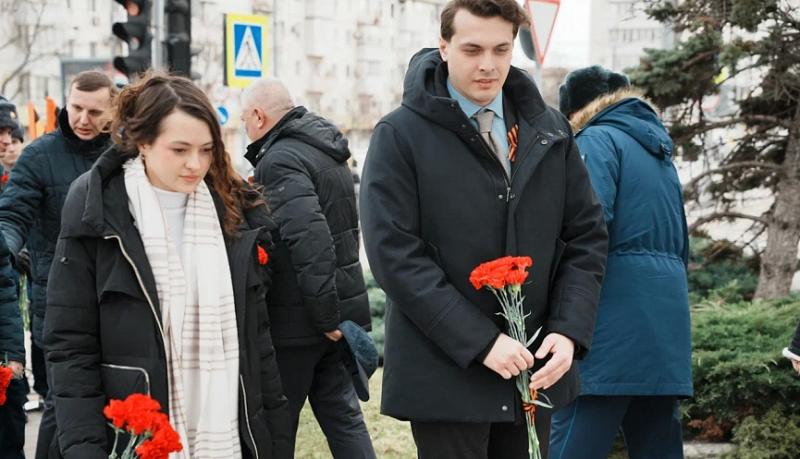 В городе-герое Новороссийске почтили память героев-малоземельцев и возложили цветы к памятникам истории Великой Отечественной войны
