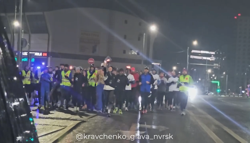 В городе-герое Новороссийске в шестой раз прошел традиционный ночной полумарафон &laquo;Малая Земля&raquo;, посвященный героям-десантникам