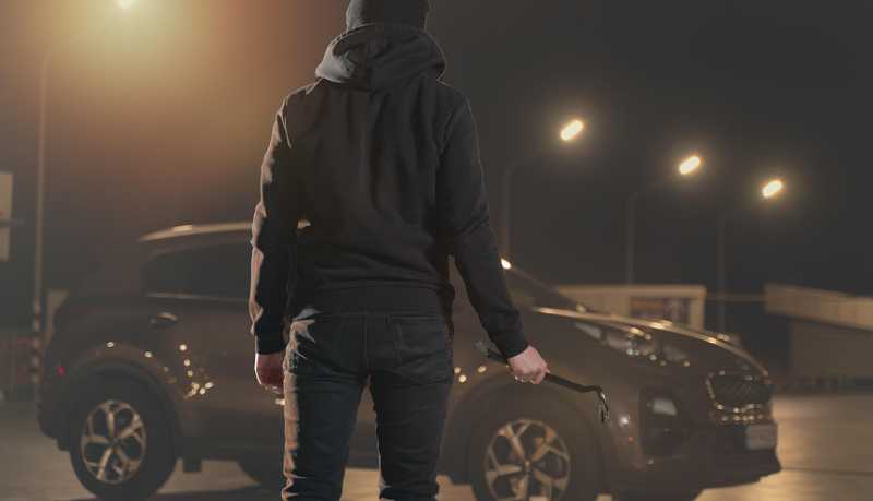 В Новороссийске будут судить мужчину, повредившего чужую машину после ссоры с девушкой