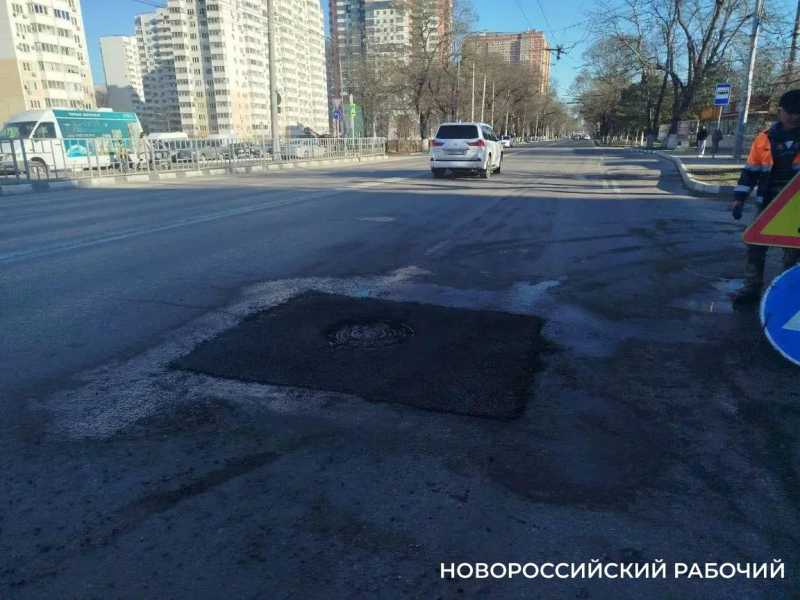 В Новороссийске идет ямочный ремонт