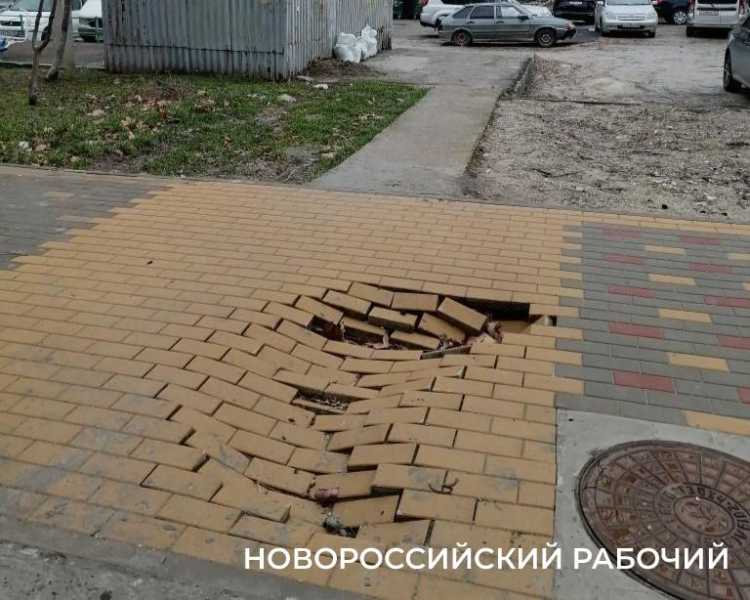 В Новороссийске новая плитка уходит из-под ног