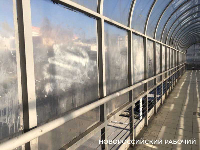 В Новороссийске отремонтируют надземный пешеходный переход