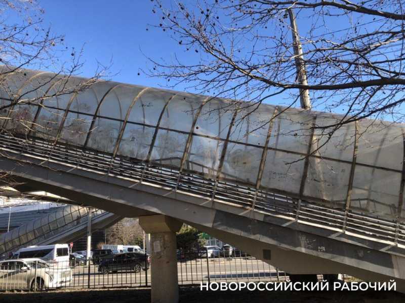В Новороссийске отремонтируют надземный пешеходный переход