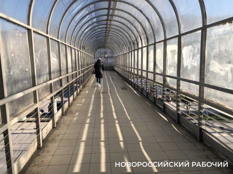 В Новороссийске отремонтируют надземный пешеходный переход