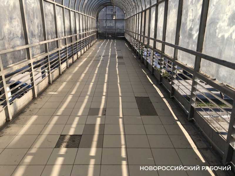 В Новороссийске отремонтируют надземный пешеходный переход