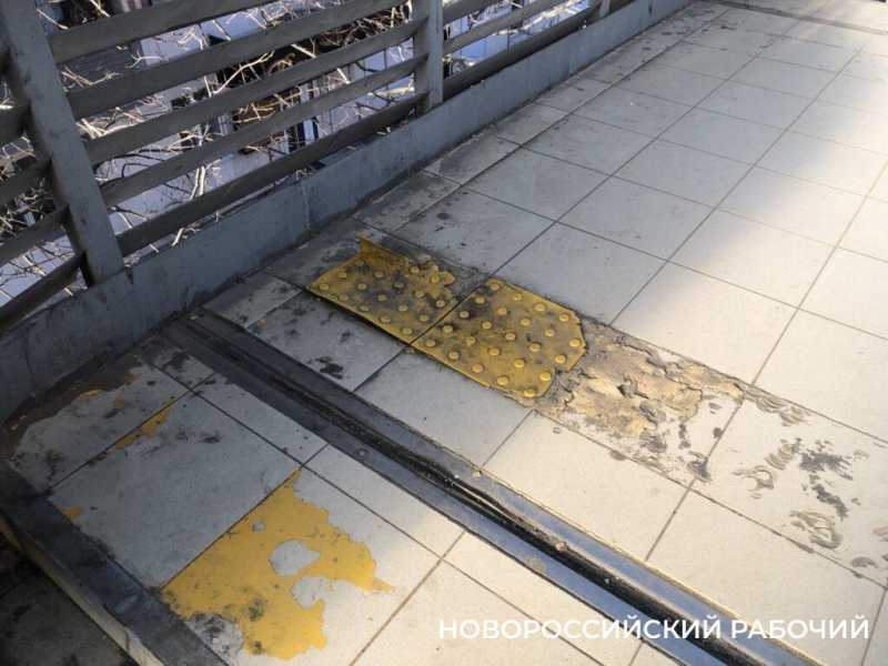В Новороссийске отремонтируют надземный пешеходный переход