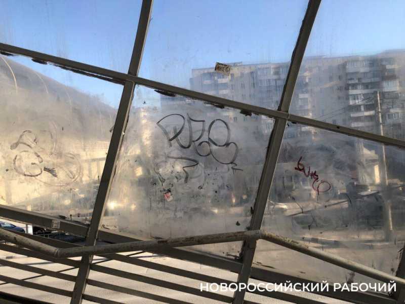 В Новороссийске отремонтируют надземный пешеходный переход