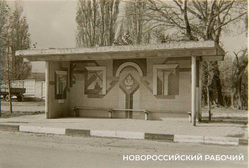 В Новороссийске отремонтируют остановки. Помните, какими они были при СССР?