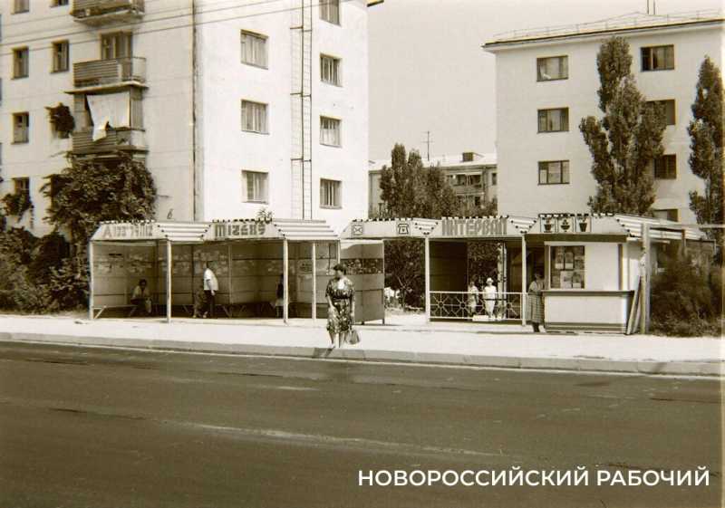 В Новороссийске отремонтируют остановки. Помните, какими они были при СССР?