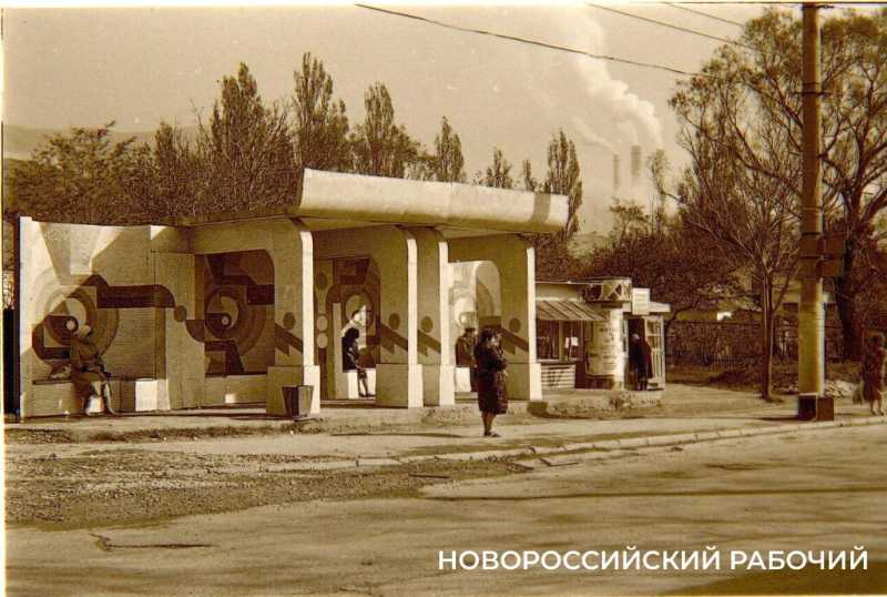 В Новороссийске отремонтируют остановки. Помните, какими они были при СССР?
