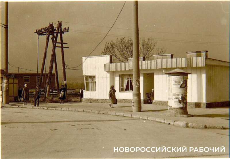 В Новороссийске отремонтируют остановки. Помните, какими они были при СССР?