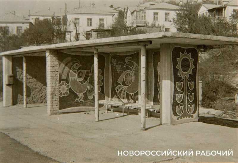 В Новороссийске отремонтируют остановки. Помните, какими они были при СССР?