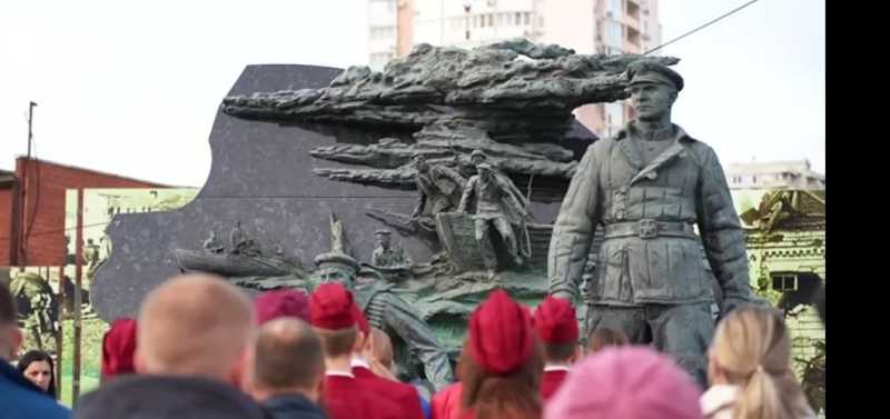 В Новороссийске почтили память Цезаря Куникова. Он скончался 83 года назад от ран, полученных на Малой земле